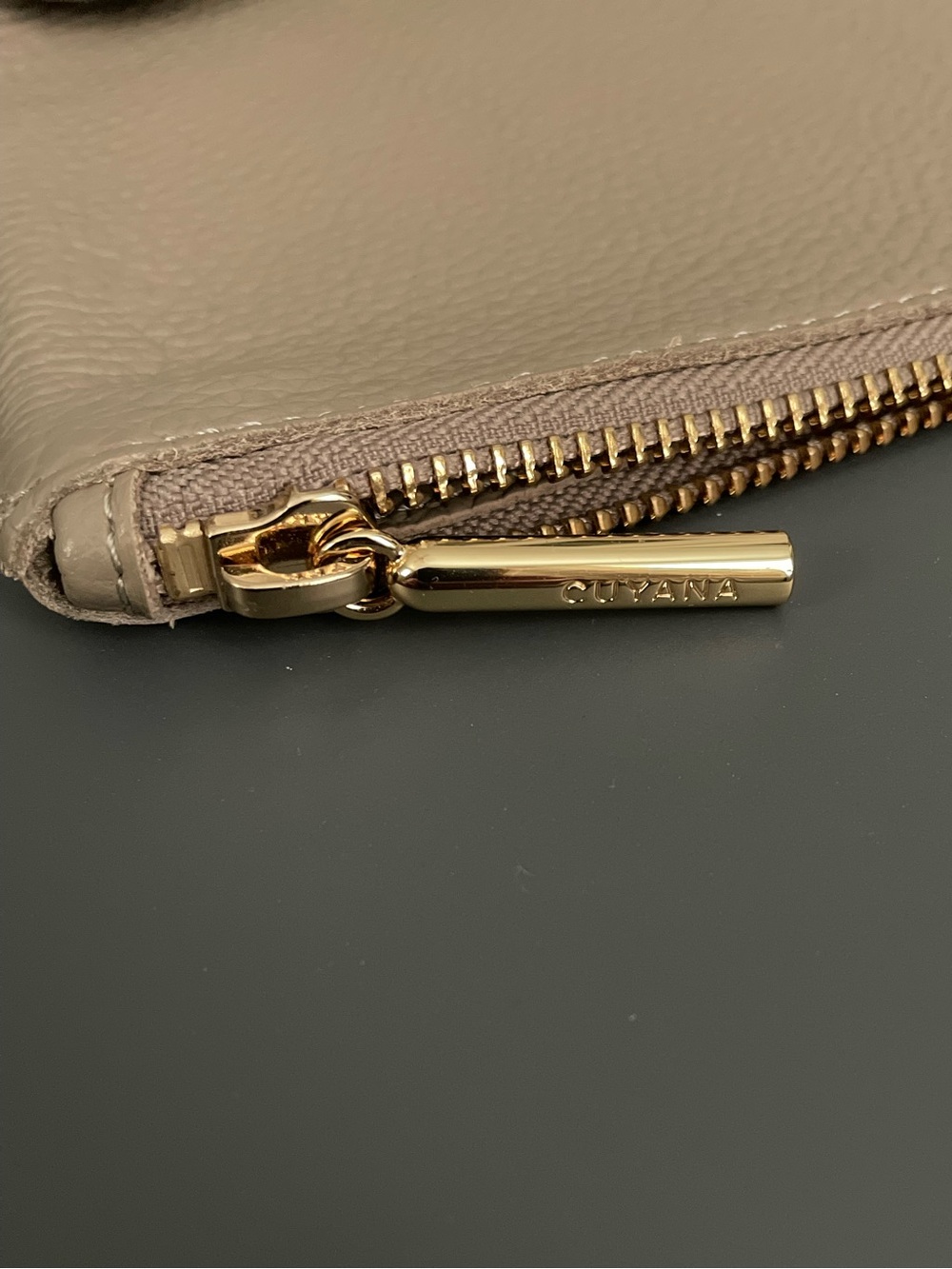 Cuyana Classic Zipper Pouch, Pebbled Leather (NWOT) - Picture 5 of 8
